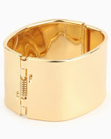 Bracelete Dourado com Dobradiça e Fecho de Pressão: Uma Peça de Declaração para Mulheres Sofisticadas