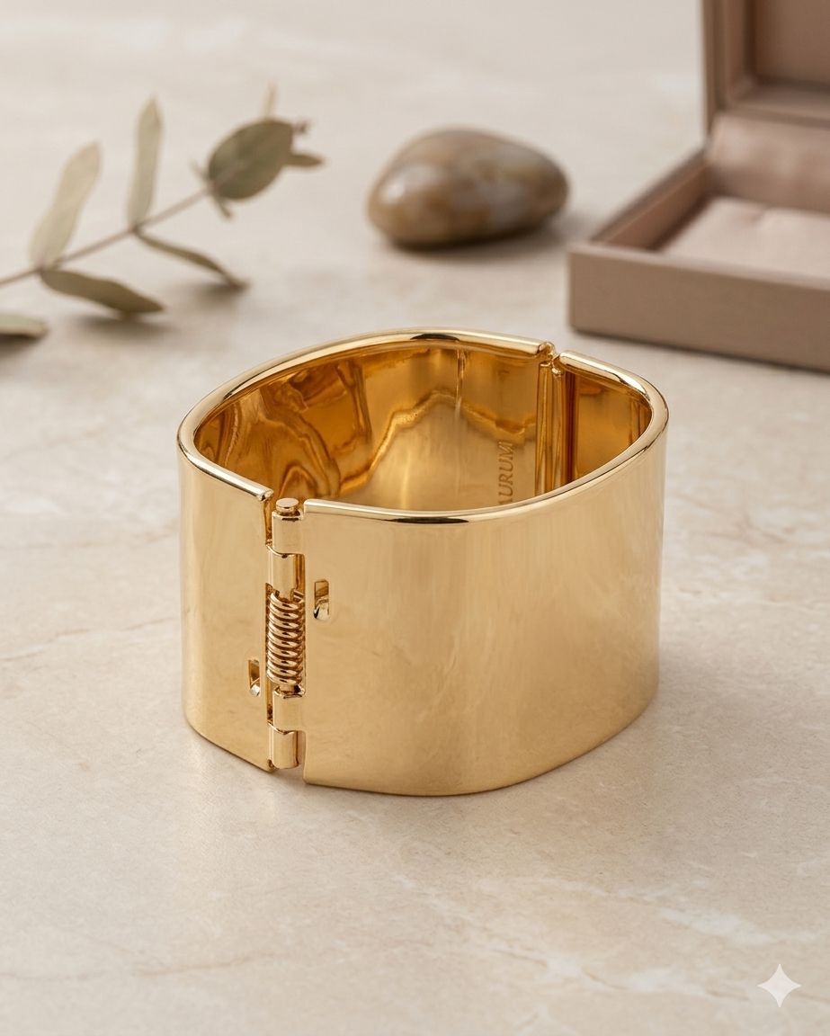 Bracelete Dourado com Dobradiça e Fecho de Pressão: Uma Peça de Declaração para Mulheres Sofisticadas