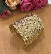 Bracelete Dourado Texturizado Estilo Martelado Boho Chic