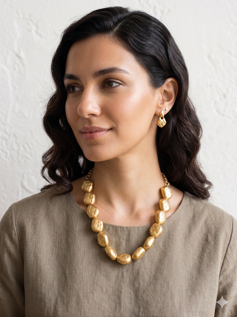 Colar de Elo Orgânico Dourado com Detalhes de Estrela: O Toque de Estilo e Personalidade para seu Look