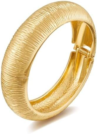 Bracelete Retrô Dourado – Textura Canelada e Design Anatômico