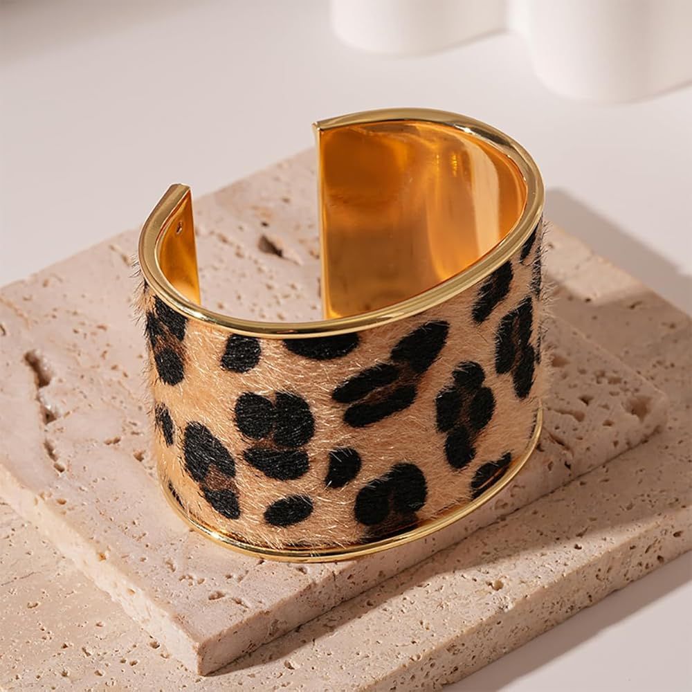 Bracelete Dourado com Estampa de Onça