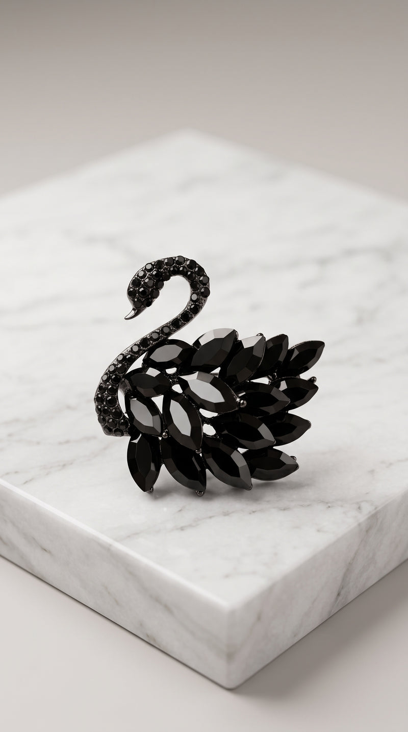 Broche Cisne Negro com Pedrarias