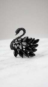 Broche Cisne Negro com Pedrarias