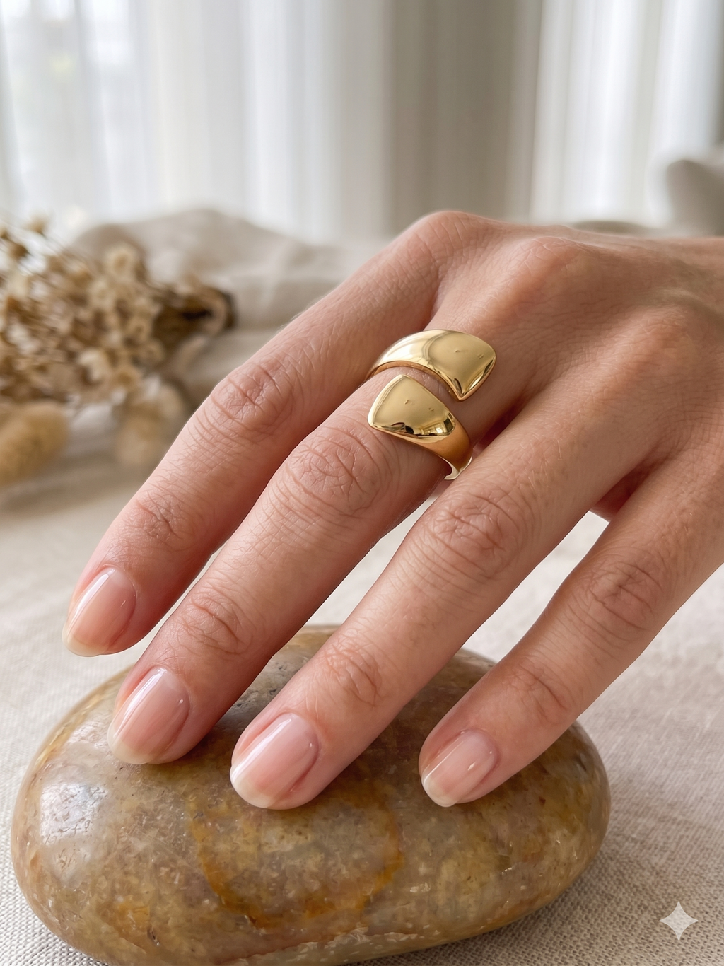 Anel Regulável Orgânico Dourado – Sofisticação Moderna