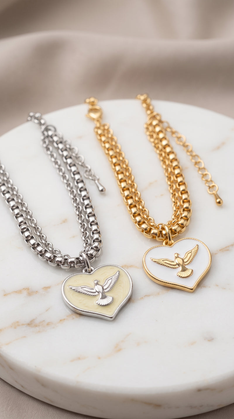 Pulseira Dupla com Pingente de Espírito Santo – Fé e Elegância em Cada Detalhe