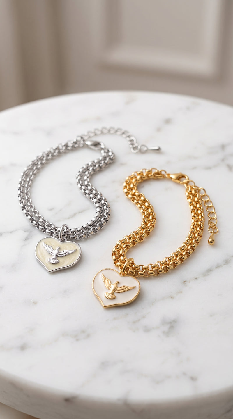 Pulseira Dupla com Pingente de Espírito Santo – Fé e Elegância em Cada Detalhe